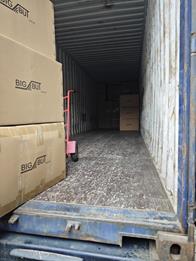 Kończymy rozładunek kontenera